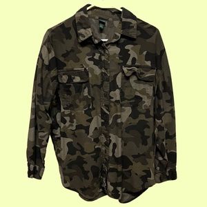 Long Sleeve Button Up Camo Shirt - Size M - Wild Fable - with secret pockets!
